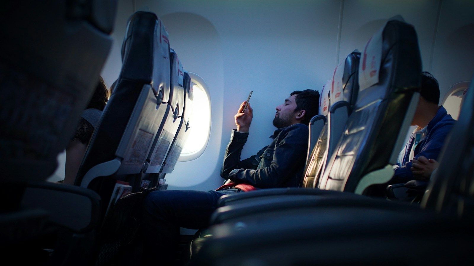 Internet välismaal: rändlus, eSIM ja turvaline Wi‑Fi